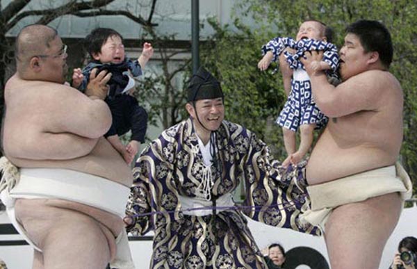 Crazy Japanese Baby-cry Sumo Contest